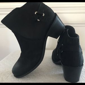 TEVA Flirty Black Boots Sz7